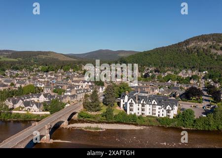 Veduta aerea di Ballater, Deeside, Aberdeenshire, Scozia, Regno Unito. Foto Stock