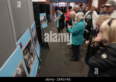 Epsom, Surrey, Regno Unito. 6 giugno 2024. (D.. Giorno 80 anni) i residenti locali del Surrey e della città di Epsom si riuniscono per commemorare il 80° anniversario dello sbarco in Normandia, Francia, che ha trasformato l'ondata della seconda guerra mondiale. Crediti: Motofoto/Alamy Live News Foto Stock