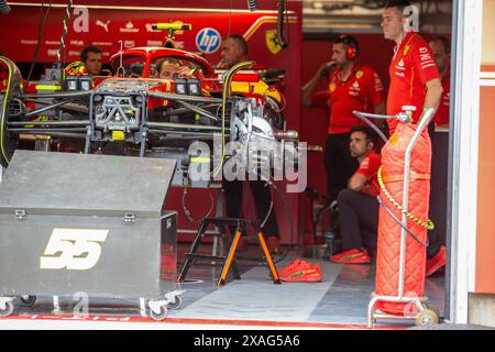 Scuderia Ferrari garage e paddock durante la Formula 1 AWS Grand Prix du Canada 2024, Montreal, Quebec, Canada, dal 6 al 9 giugno - Rounfd 9 di 24 del Campionato del mondo di F1 2024 Foto Stock