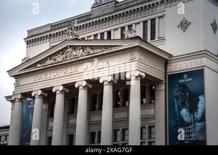 Foto dell'Opera di Nacionala a riga. Il LNOB (Lettone National Opera and Ballet) è un teatro d'opera e una compagnia d'opera presso Aspazijas Boulevard 3 a riga. Foto Stock