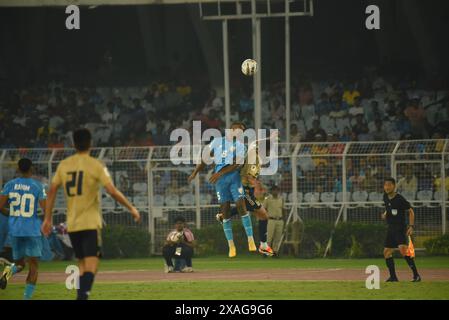 Kolkata, India. 6 giugno 2024. Partita di qualificazione per l'Asia ai Mondiali 2026 tra India e Kuwait al Salt Lake Stadium di Kolkata il 6 giugno 2024.il 39enne Chhetri ha confermato un paio di settimane fa che appenderà le sue scarpe (internazionali) alla fine di questa partita. Più di ogni tocco finale personale, Chhetri avrebbe voluto assicurarsi che la squadra entrasse per la prima volta nella fase finale delle qualificazioni alla Coppa del mondo. Ma non doveva essere per lui e per il lato indiano che lottava per la maggior parte della notte. Il sorteggio intacca gravemente la possibilità dell'India di passare alla fase successiva Foto Stock