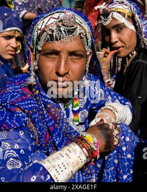 Ritratto di una donna tribale nel Rajasthan, India. Foto Stock