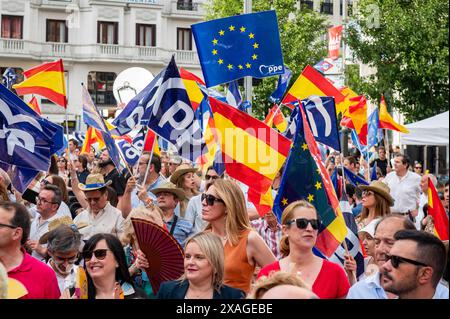 Madrid, Spagna. 6 giugno 2024. I sostenitori del PP hanno visto durante la cerimonia di chiusura della campagna elettorale del Partito Popolare per le elezioni del Parlamento europeo. Credito: SOPA Images Limited/Alamy Live News Foto Stock