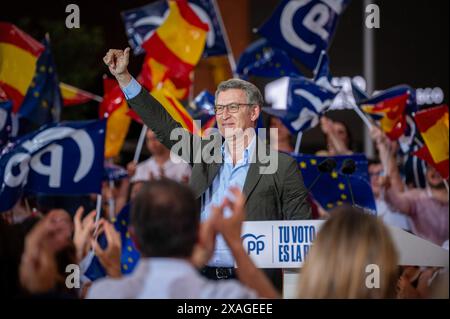 Madrid, Spagna. 6 giugno 2024. Alberto Nunez Feijoo, presidente del PP, ha visto il suo applauso durante la cerimonia di chiusura della campagna elettorale del Partito Popolare per le elezioni del Parlamento europeo. Credito: SOPA Images Limited/Alamy Live News Foto Stock