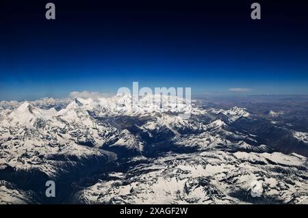 MT. L'Everest e la catena montuosa che lo circonda. Foto Stock