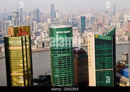 Vista mattutina di Shanghai vista dall'ultimo piano dell'hotel Grand Hyatt, dalla torre Jin Mao, Pudong, Shanghai, Cina. Foto Stock