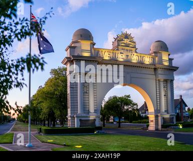 Arco della Vittoria e Avenue of Honour, Ballarat, Victoria Foto Stock