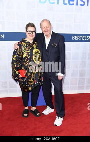 Maren Muntenbeck und Leonard Lansink bei der Bertelsmann Party in der Berliner Repräsentanz Bertelsmann a Berlino 06.06.2024 *** Maren Muntenbeck e Leonard Lansink al partito Bertelsmann presso l'ufficio di rappresentanza Bertelsmann a Berlino 06 2024 Foto Stock