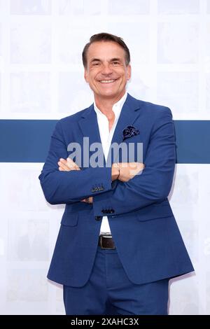 Partito Bertelsmann 2024 - Roter Teppich auf dem Roten Teppich der Bertelsmann Partito 2024 in der Bertelsmann-RepraÌˆsentanz AM 06.06.2024 a Berlino. *** Partito Bertelsmann 2024 tappeto rosso sul tappeto rosso del Partito Bertelsmann 2024 al Bertelsmann Repraˆsentanz il 06 06 2024 a Berlino Copyright: XEventpressxKochanx Foto Stock