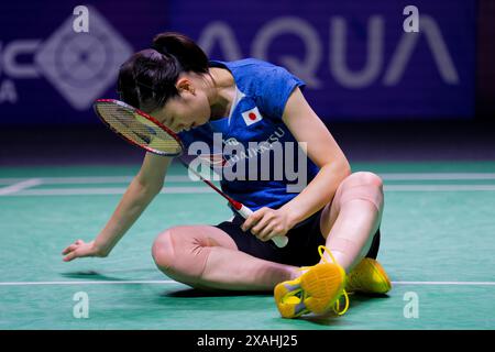 Aya Ohori del Giappone in azione durante il match singolo del terzo giorno del Kapal API Indonesia Open contro Chen You Fei della Cina all'Istora Gelora Foto Stock