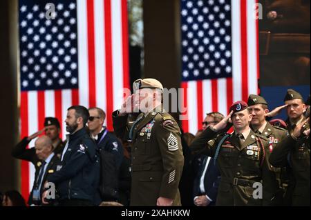 Francia. 6 giugno 2024. Cerimonia commemorativa in occasione del 80° anniversario del D-Day, al cimitero degli Stati Uniti a Colleville-sur-Mer, in Francia. Soldati prima della cerimonia. 06.06.2024 Francia (foto di Aleksy Witwicki/Sipa USA) credito: SIPA USA/Alamy Live News Foto Stock