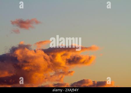 Nuvole nel cielo di sera Foto Stock