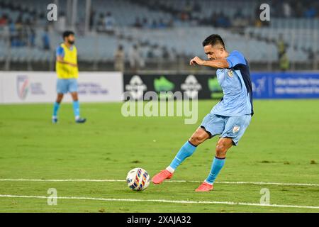 Kolkata, India. 6 giugno 2024. Sunil Chhetri dell'India si scalda prima delle qualificazioni ai Mondiali di calcio 2026 e della partita di qualificazione congiunta preliminare della Coppa d'Asia 2027 tra India e Kuwait al Salt Lake Stadium. Punteggio finale; India 0:0 Kuwait. Credito: SOPA Images Limited/Alamy Live News Foto Stock