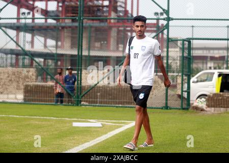 L'attaccante del Bangladesh Sheikh Morsalin durante la sessione pratica presso la Bashundhara Kings Arena, in vista della partita di andata della Coppa del mondo FIFA Foto Stock