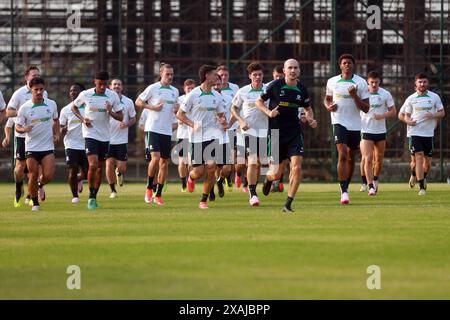 Il team Australia partecipa alle sessioni di allenamento presso la Bashundhara Kings Arena prima della partita di andata delle qualificazioni ai Mondiali FIFA contro Bangla Foto Stock