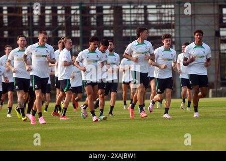 Il team Australia partecipa alle sessioni di allenamento presso la Bashundhara Kings Arena prima della partita di andata delle qualificazioni ai Mondiali FIFA contro Bangla Foto Stock