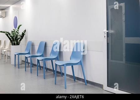 interni eleganti con mobili moderni in un ospedale nel corridoio d'attesa e altre istituzioni Foto Stock