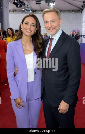 Christian Lindner mit Ehefrau Franca Lehfeldt bei der Bertelsmann Party 2024 in der Bertelsmann Repräsentanz Unter den Linden. Berlino, 06.06.2024 *** Christian Lindner con la moglie Franca Lehfeldt al Partito Bertelsmann 2024 presso l'ufficio di rappresentanza Bertelsmann Unter den Linden Berlin, 06 06 2024 foto:XF.xKernx/xFuturexImagex bertelsmann 4961 Foto Stock