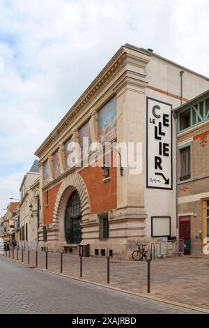 Reims, Francia - 09 giugno 2020: Ex sede della casa di Champagne 'Jacquart' nel centro della città di Reims. Foto Stock