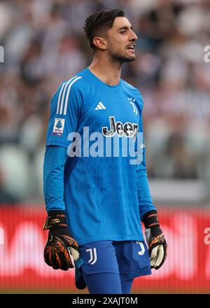 Torino, Italia, 25 maggio 2024. Mattia Perin della Juventus reagisce durante la partita di serie A allo stadio Allianz di Torino. Il credito immagine dovrebbe essere: Jonathan Moscrop / Sportimage Foto Stock