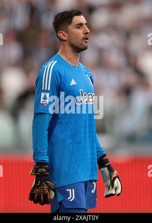 Torino, Italia, 25 maggio 2024. Mattia Perin della Juventus reagisce durante la partita di serie A allo stadio Allianz di Torino. Il credito immagine dovrebbe essere: Jonathan Moscrop / Sportimage Foto Stock