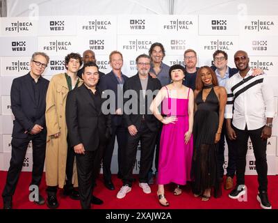 NY. 6 giugno 2024. New York, NY, 6 giugno 2024. Graham Willoughby, Brad Oberhofer, Bryan Smiley, Neil Patrick Harris, Neil Berkeley, Atsuko Okatsuka, Gary Gulman, Kevin Healey, Dionne 'London' Hughes, Luke Kelly-Clyne agli arrivi per la TERAPIA DI GRUPPO prima mondiale al Tribeca Festival 2024, OKX Theater al BMCC Tribeca Performing Arts Center, New York, NY, 6 giugno 2024. Crediti: Christina DeOrtentiis/Everett Collection/Alamy Live News Foto Stock