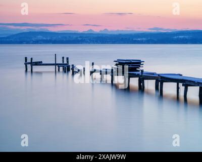 Serata invernale sulle rive del lago Ammersee vicino a Herrsching, Baviera, Germania Foto Stock