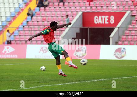 Nestory Irankunda si è allenato prima della partita di andata delle qualificazioni ai Mondiali di calcio contro il Bangladesh a Dacca, Bangladesh, 6 giugno 2024 Foto Stock