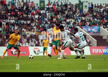 Partita di andata e ritorno Bangladesh-Australia delle qualificazioni ai Mondiali FIFA alla Bashundhara Kings Arena di Dacca, Bangladesh, 6 giugno 2024. Foto Stock