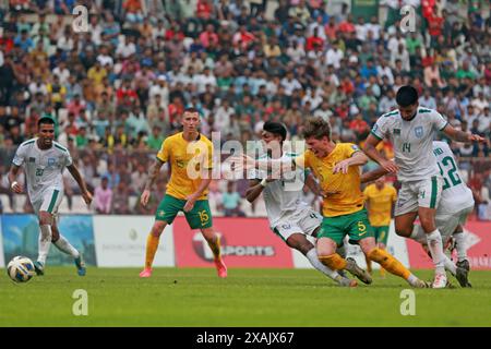 Partita di andata e ritorno Bangladesh-Australia delle qualificazioni ai Mondiali FIFA alla Bashundhara Kings Arena di Dacca, Bangladesh, 6 giugno 2024. Foto Stock