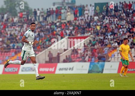 Il centrocampista del Bangladesh Jamal Bhuyan durante la partita di andata delle qualificazioni della Coppa del mondo FIFA contro l'Australia alla Bashundhara Kings Arena di Foto Stock