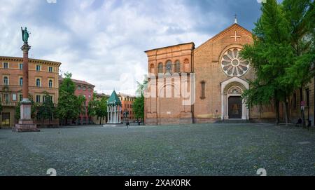 Italia, Bologna, Basilica Patriarcale di San Domenico, Piazza San Domenico Foto Stock