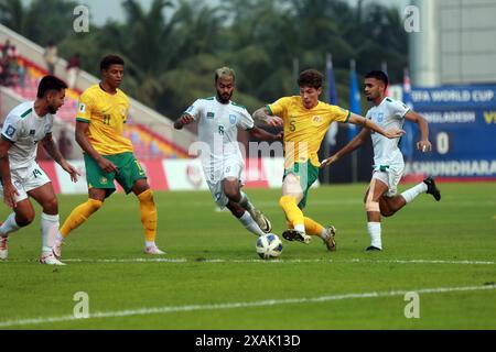 Partita di andata e ritorno Bangladesh-Australia delle qualificazioni ai Mondiali FIFA alla Bashundhara Kings Arena di Dacca, Bangladesh, 6 giugno 2024. Foto Stock