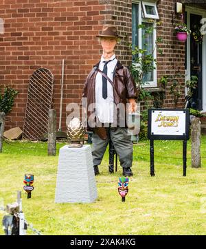 East Budleigh Village Scarecrow Festival in aiuto di tutti i Santi Chiesa. Foto Stock