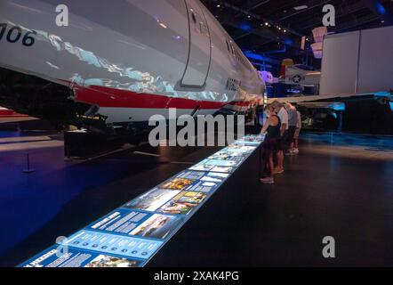 Una mostra che spiega il "miracolo sull'Hudson" aereo commerciale al Sullenberger Aviation Museum di Charlotte, Carolina del Nord. Foto Stock