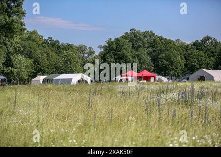 Bonn, Germania, Germania. 6 giugno 2024. Il Climate Camp si è presentato al di fuori del centro Campus delle Nazioni Unite durante la prima settimana della conferenza SB60 sui cambiamenti climatici. L'SB 60 è il punto di partenza dei preparativi per l'evento COP29 che si terrà a Baku, Azerbaigian, nel mese di novembre di quest'anno. (Credit Image: © Bianca Otero/ZUMA Press Wire) SOLO PER USO EDITORIALE! Non per USO commerciale! Foto Stock