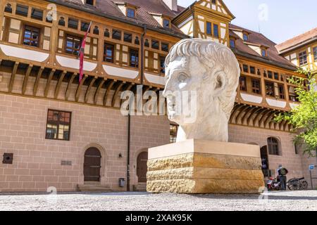 Europa, Germania, Baden-Württemberg, Tübingen, Castello di Hohentübingen, Augusto si dirige nel cortile del castello Foto Stock