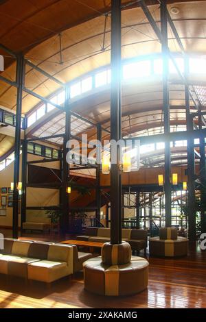 Lobby del Kingfisher Bay Resort sulla costa occidentale (continentale) di Fraser Island nel Queensland, Australia Foto Stock