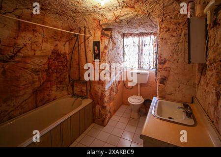 Bagno della casa sotterranea (dugout) nella miniera Old Timers a Coober Pedy, Australia meridionale Foto Stock