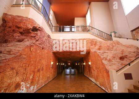 Hall del Desert Cave Hotel a Coober Pedy, (Australia meridionale), scavata in pietra arenaria in questa città mineraria, soprannominata la capitale mondiale dell'opale Foto Stock