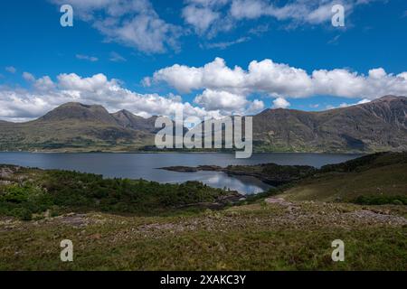 Vista di Upper Loch Torridon dal punto panoramico sulla A896 sulla North Coast 500 Route. Scozia Foto Stock