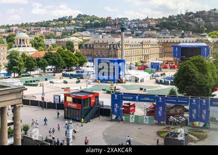 A Stoccarda steigt das Fußballfieber. In der Innenstadt werden die Fanzonen zur FußballEuropameisterschaft aufgebaut. Schlossplatz. In der Innenstadt era possibile osservare il pubblico e visitare il sito di Attraktionen geboten. Motto: Die ganze Stadt ein Stadion. UEFA EURO 2024. // 07.06.2024: Stoccarda, Baden-Württemberg, Deutschland, Europa *** la febbre del calcio sta aumentando a Stoccarda le zone tifosi per il Campionato europeo di calcio sono in corso di creazione nel centro della città di Schlossplatz osservazione pubblica e altre attrazioni sono offerte nel centro città motto tutta la città uno stadio UEFA EURO 2024 07 06 2024 Stu Foto Stock