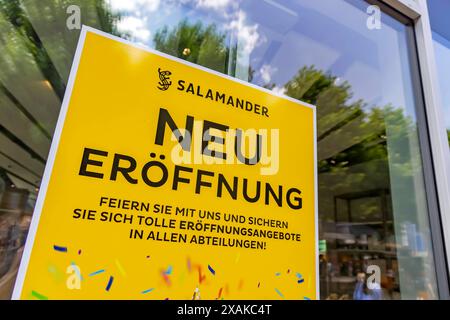 Neueröffnung in der Königstraße Stoccarda. Schuhgeschäft von Salamander. // 07.06.2024: Stoccarda, Baden-Württemberg, Deutschland, Europa *** nuova apertura nel negozio di scarpe Königstraße Stuttgart by Salamander 07 06 2024 Stoccarda, Baden Württemberg, Germania, Europa Foto Stock