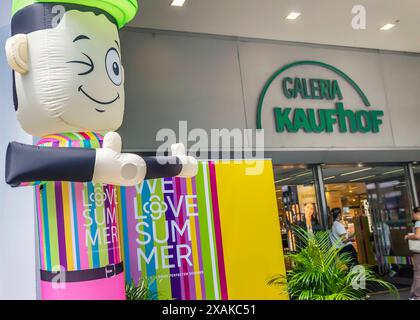 Galeria Kaufhof, Königstraße Stoccarda. // 07.06.2024: Stoccarda, Baden-Württemberg, Deutschland, Europa *** Galeria Kaufhof, Königstraße Stoccarda 07 06 2024 Stoccarda, Baden Württemberg, Germania, Europa Foto Stock