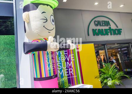 Galeria Kaufhof, Königstraße Stoccarda. // 07.06.2024: Stoccarda, Baden-Württemberg, Deutschland, Europa *** Galeria Kaufhof, Königstraße Stoccarda 07 06 2024 Stoccarda, Baden Württemberg, Germania, Europa Foto Stock