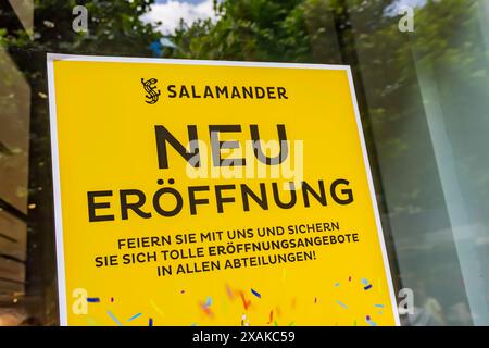 Neueröffnung in der Königstraße Stoccarda. Schuhgeschäft von Salamander. // 07.06.2024: Stoccarda, Baden-Württemberg, Deutschland, Europa *** nuova apertura nel negozio di scarpe Königstraße Stuttgart by Salamander 07 06 2024 Stoccarda, Baden Württemberg, Germania, Europa Foto Stock