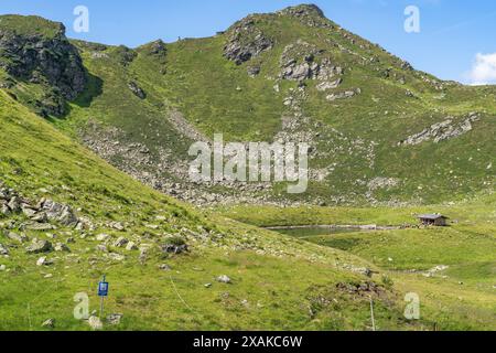 Europa, Austria, Verwall, Vorarlberg, Montafon, Schruns, vista sul piccolo lago Kälbersee a Montafon Foto Stock