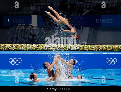 Tokyo - Giappone, 6 agosto 2021, ha sincronizzato gli atleti di nuoto nelle piscine durante i Giochi Olimpici Foto Stock