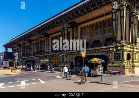 Casa Cipriani si trova sul lungomare di Lower Manhattan, l'iconico Battery Maritime Building, uno degli ultimi traghetti in stile Beaux-Arts rimasti Foto Stock