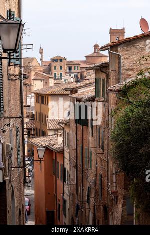 Da qualche parte nelle strade dell'antica Siena medievale, in Italia Foto Stock